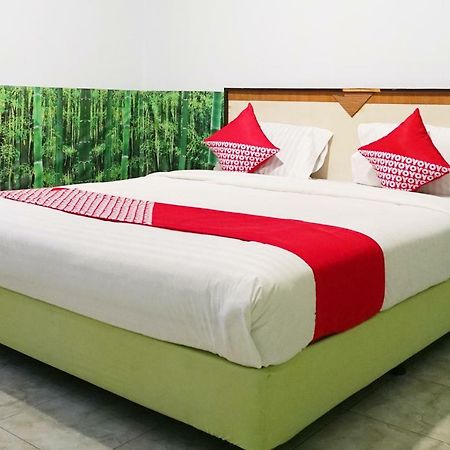 OYO 754 Nur Aziziah Guest House Syariah Balikpapan  Luaran gambar