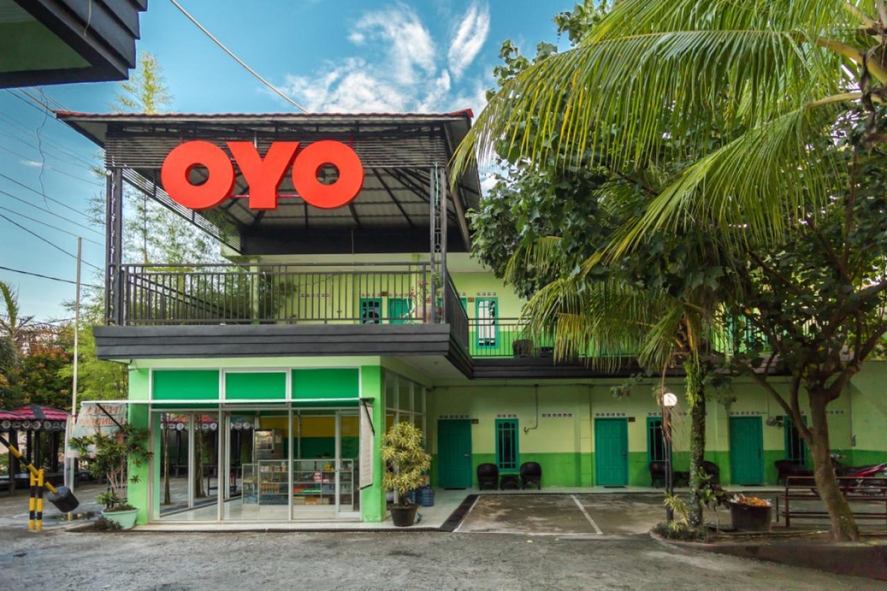 OYO 754 Nur Aziziah Guest House Syariah Balikpapan  Luaran gambar